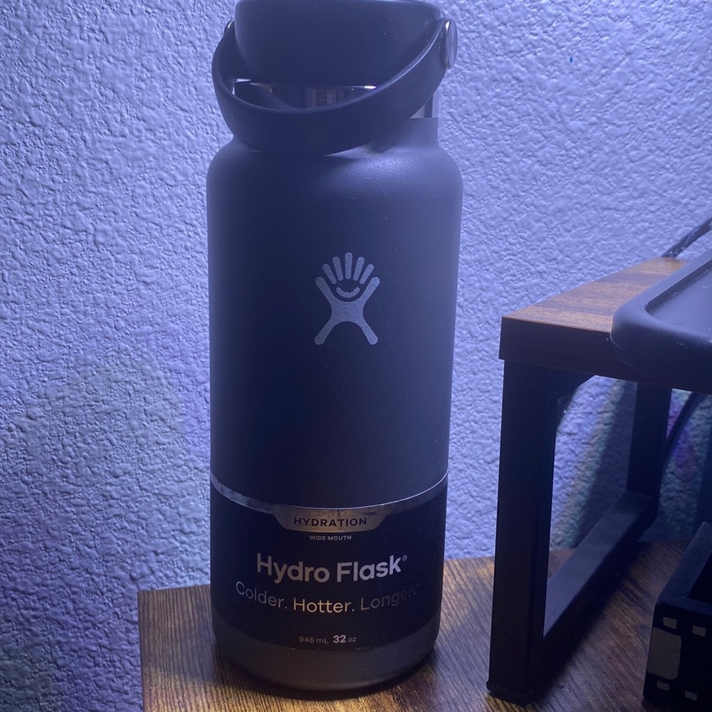 Hydro flask - Picture 1 of 2
